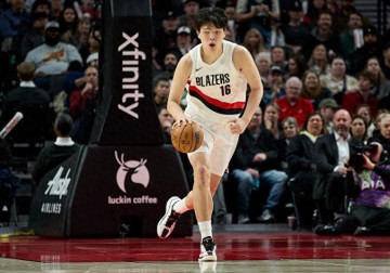 胳膊血痕+同款摊手，一点点约味十足的杨瀚森，终究还是上道了