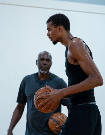 期待梦幻脚步！文班亚马更新社媒，晒出与大梦训练的照片